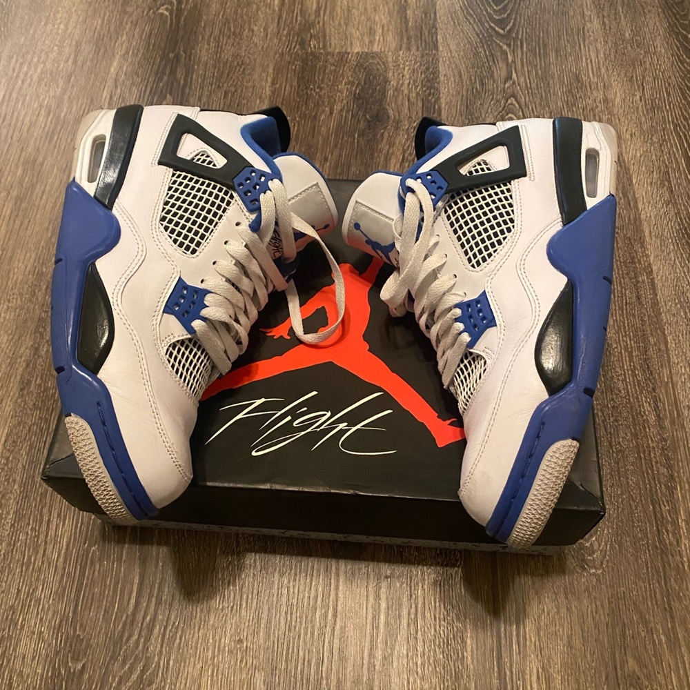 Used- Air Jordan 4 Retro Size 8.5